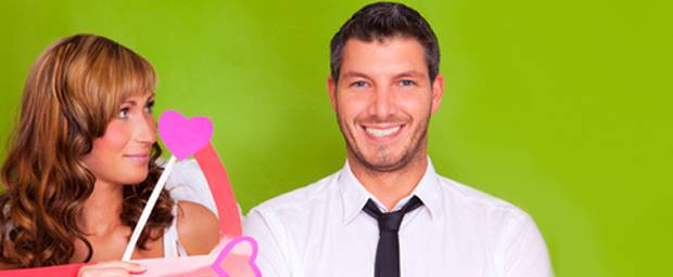 Männer berühren beim flirten
